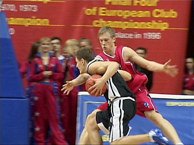 Николай Падиус против Евгения Белоусова (фото cskabasket.com)