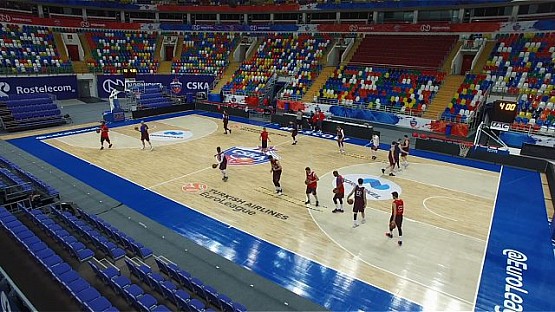 Inside CSKA. Before the game against Olympiacos. Freeland and Lazarev play one on one