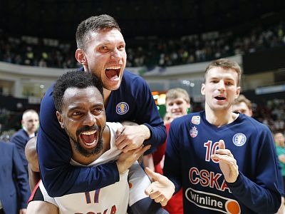Иван Ухов и Ливио Жан-Шарль (фото: М. Сербин, cskabasket.com)