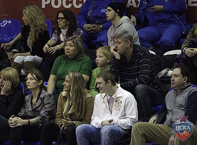 Андрей Мальцев с семьей (фото М. Сербин, cskabasket.com)