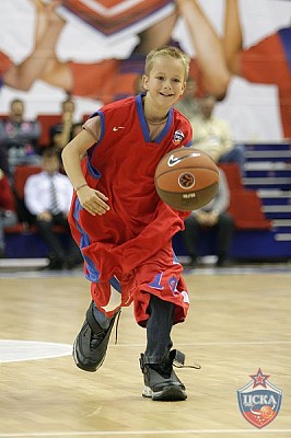 Юный баскетболист (фото М. Сербин, cskabasket.com)