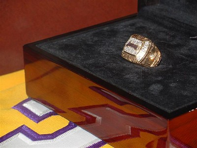 Музей «Лейкерс». Чемпионский перстень 2000 года (фото cskabasket.com)