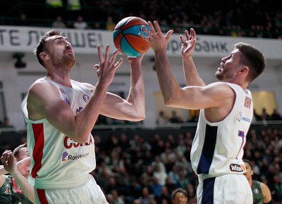 Никола Милутинов и Иван Ухов (фото: М. Сербин, cskabasket.com)