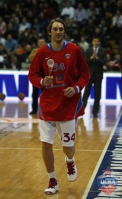 Зоран Планинич с призом лучшего игрока Хорватии 2008 года (фото М. Сербин, cskabasket.com)