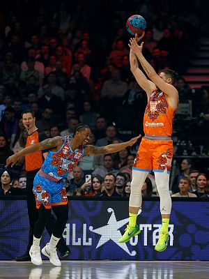 Каспер Уэйр и Антон Астапкович (фото: М. Сербин, cskabasket.com)