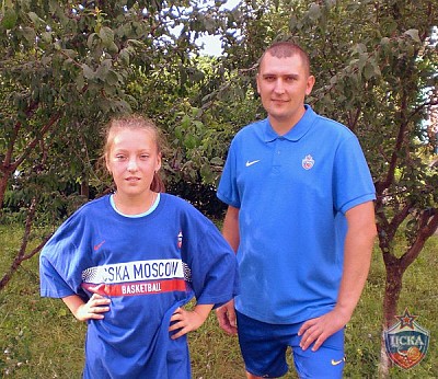Андрей Степанов с дочерью Марией (фото cskabasket.com)