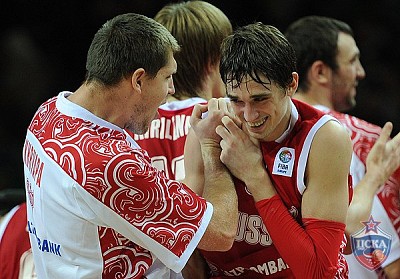 Виктор Хряпа и Алексей Швед  (фото cskabasket.com)