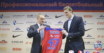 Андрей Ватутин и Андрей Кириленко (фото: М. Сербин, cskabasket.com)