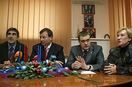 Кущенко и Бертомеу посетили Ледовый дворец на Ходынском поле