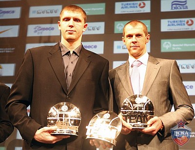 Виктор Хряпа и Рамунас Шишкаускас (фото М. Сербин, cskabasket.com)
