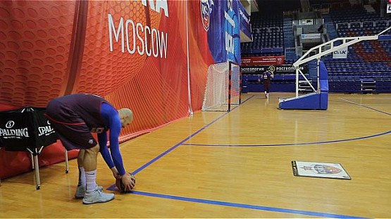 Баскетболисты ЦСКА тренируют "сухой лист"