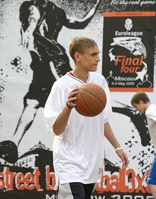 Финал Четырех стартовал с уличного баскетбола (фото cskabasket.com)