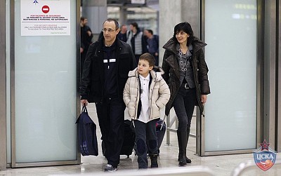 Ettore Messina with family (photo M. Serbin, cskabasket.com)