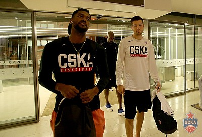 Кори Хиггинс и Алек Питерс (фото: М. Сербин, cskabasket.com)