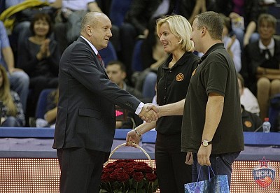 Поздравление Юрия Юркова (фото М. Сербин, cskabasket.com)