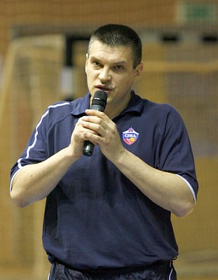 Евгений Пашутин работал переводчиком (фото cskabasket.com)