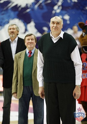 Анатолий Астахов и Владимир Андреев (фото М. Сербин, cskabasket.com)