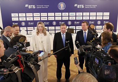 Илона Корстин, Сергей Иванов и Сергей Кущенко (фото: М. Сербин, cskabasket.com)