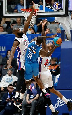 Тони Джекири и Амат М'Бай (фото: М. Сербин, cskabasket.com)