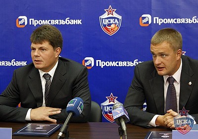 Александр Левковский и Андрей Ватутин (фото М. Сербин, cskabasket.com)