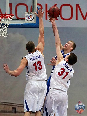 Александр Гудумак и Артем Акбашев (фото: М. Сербин, cskabasket.com)