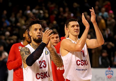 CSKA sanks for fans (photo: M. Serbin, cskabasket.com)