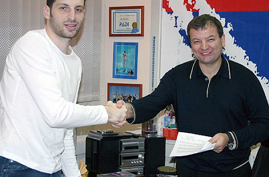 Папалукас и Холден подписали новые контракты с ЦСКА