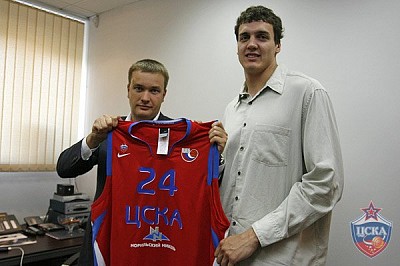 Андрей Ватутин и Александр Каун (фото М. Сербин, cskabasket.com)