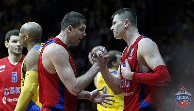 Виктор Хряпа и Андрей Воронцевич (фото: Т. Макеева, cskabasket.com)