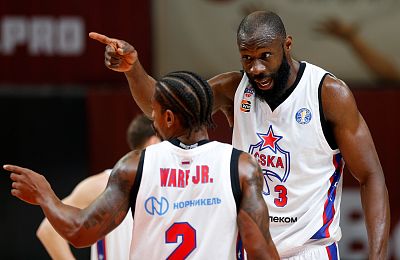 Каспер Уэйр и Тони Джекири (фото: М. Сербин, cskabasket.com)