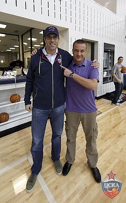 Крис Грант и Андрей Ватутин (фото М. Сербин, cskabasket.com)