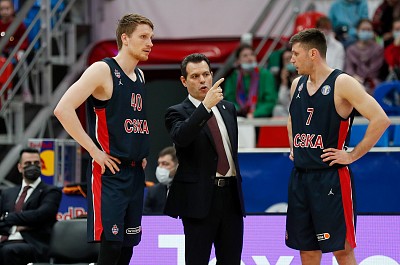 Marius Grigonis, Dimitris Itoudis and Ivan Ukhov (photo: M. Serbin, cskabasket.com)