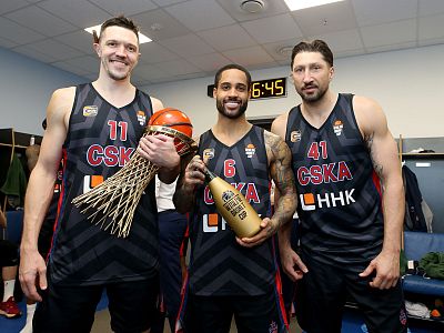 Семён Антонов, Мело Тримбл и Никита Курбанов (фото: М. Сербин, cskabasket.com)