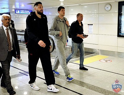 Никита Курбанов, Виктор Хряпа и Андрей Ватутин (фото: М. Сербин, cskabasket.com)