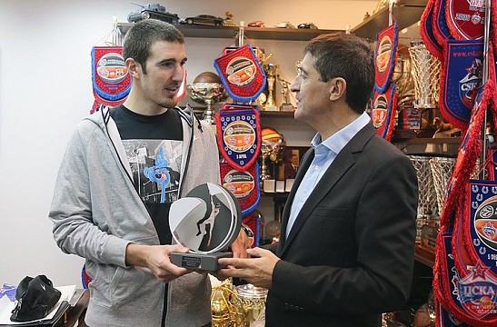 Nando De Colo named the Player of the Year in France!
