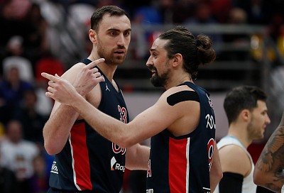 Никола Милутинов и Алексей Швед (фото: М. Сербин, cskabasket.com)