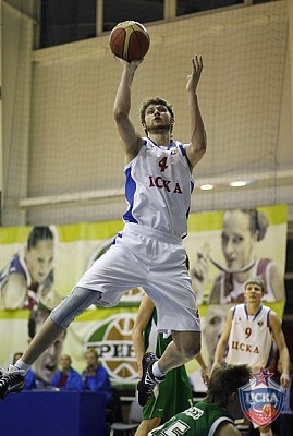 Artem Zabelin recorded a double-double (photo M. Serbin, cskabasket.com)