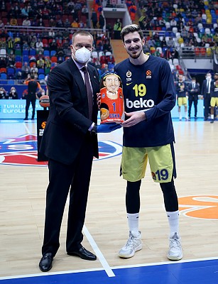 Андрей Ватутин и Нандо Де Коло (фото: М. Сербин, cskabasket.com)