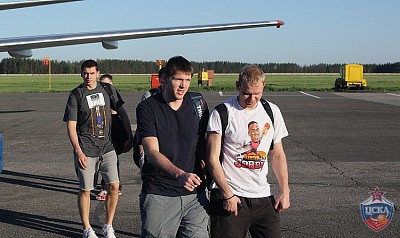 Виктор Хряпа и Антон Понкрашов (фото М. Сербин, cskabasket.com)