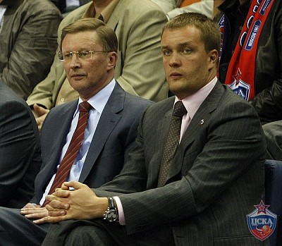 Сергей Иванов и Андрей  Ватутин (фото М. Сербин, cskabasket.com)