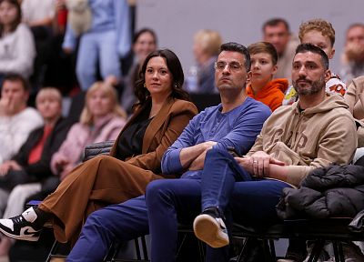 Андреас Пистиолис с супругой и Яннис Гапкиадис (фото: М. Сербин, cskabasket.com)