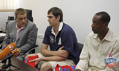 Андрей Ватутин, Эразем Лорбек и Теренс Моррис (фото М. Сербин, cskabasket.com)