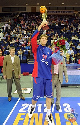 Виктор Хряпа признал лучшим игроком по версии газеты «Советский Спорт» (фото М. Сербин, cskabasket.com)