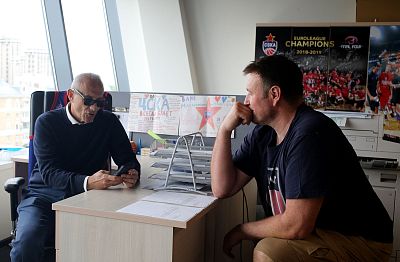 Этторе Мессина и Матьяж Смодиш (фото: М. Сербин, cskabasket.com)
