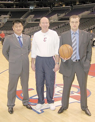 Александр Пак, Майк Данливи и Андрей Ватутин (фото cskabasket.com)