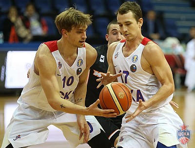 Александр Ганькевич и Максим Кондаков (фото: М. Сербин, cskabasket.com)