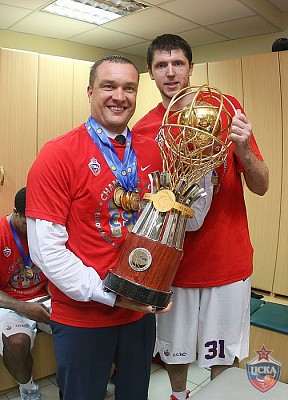 Андрей Ватутин и Виктор Хряпа (фото: М. Сербин, cskabasket.com)