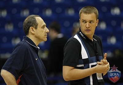 Этторе Мессина и Андрей Владимирович Ватутин (фото М. Сербин, cskabasket.com)