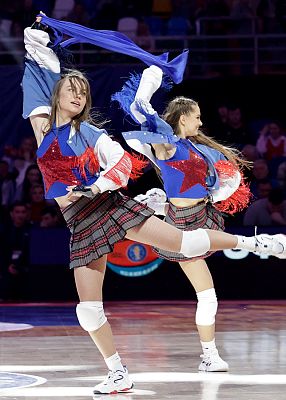 Группа поддержки ЦСКА (фото: Т. Макеева, cskabasket.com)
