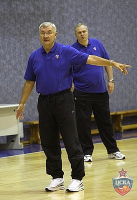 Йонас Казлаускас и Дмитрий Шакулин (фото М. Сербин, cskabasket.com)